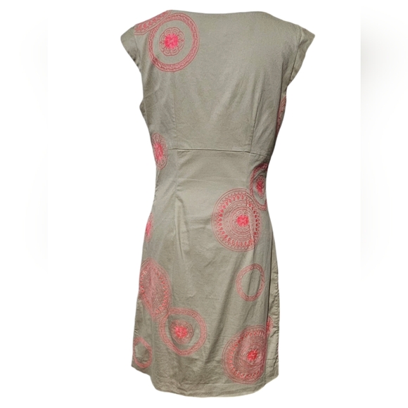 Boden | Embroidered Circular/Floral Mandala Sheath Style Midi Dress - Picture 2 of 12